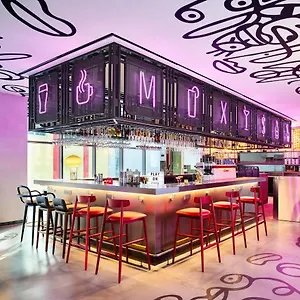 Отель Moxy Myeongdong